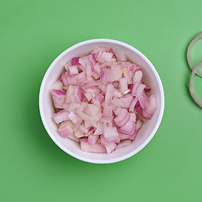 Onion in a white bowl 4x3_ (1)